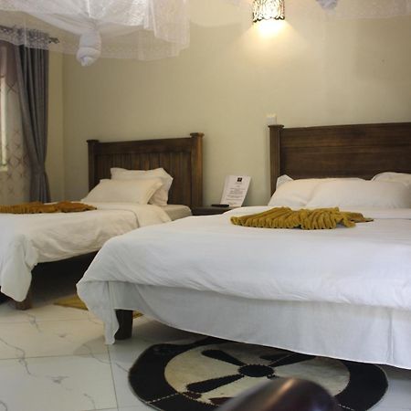 Montane Safaris Hotel Fort Portal Extérieur photo