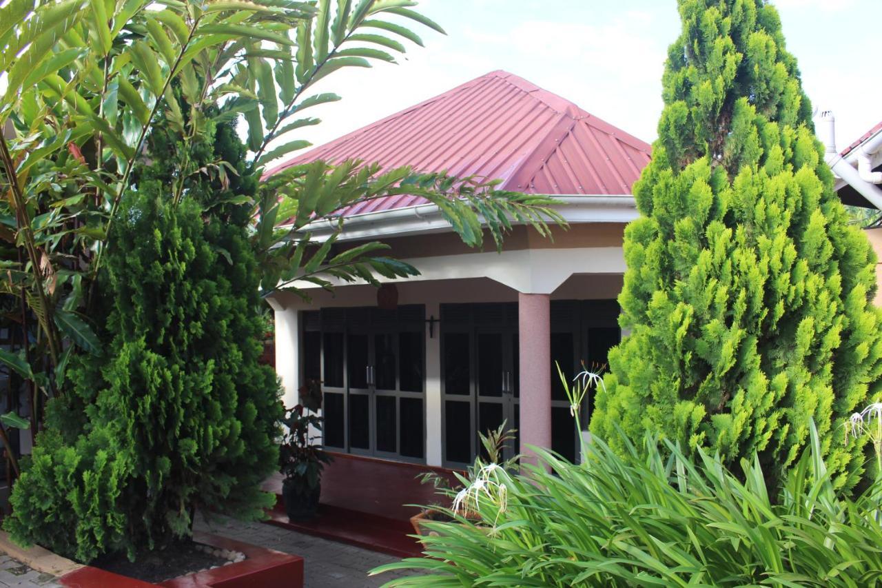Montane Safaris Hotel Fort Portal Extérieur photo