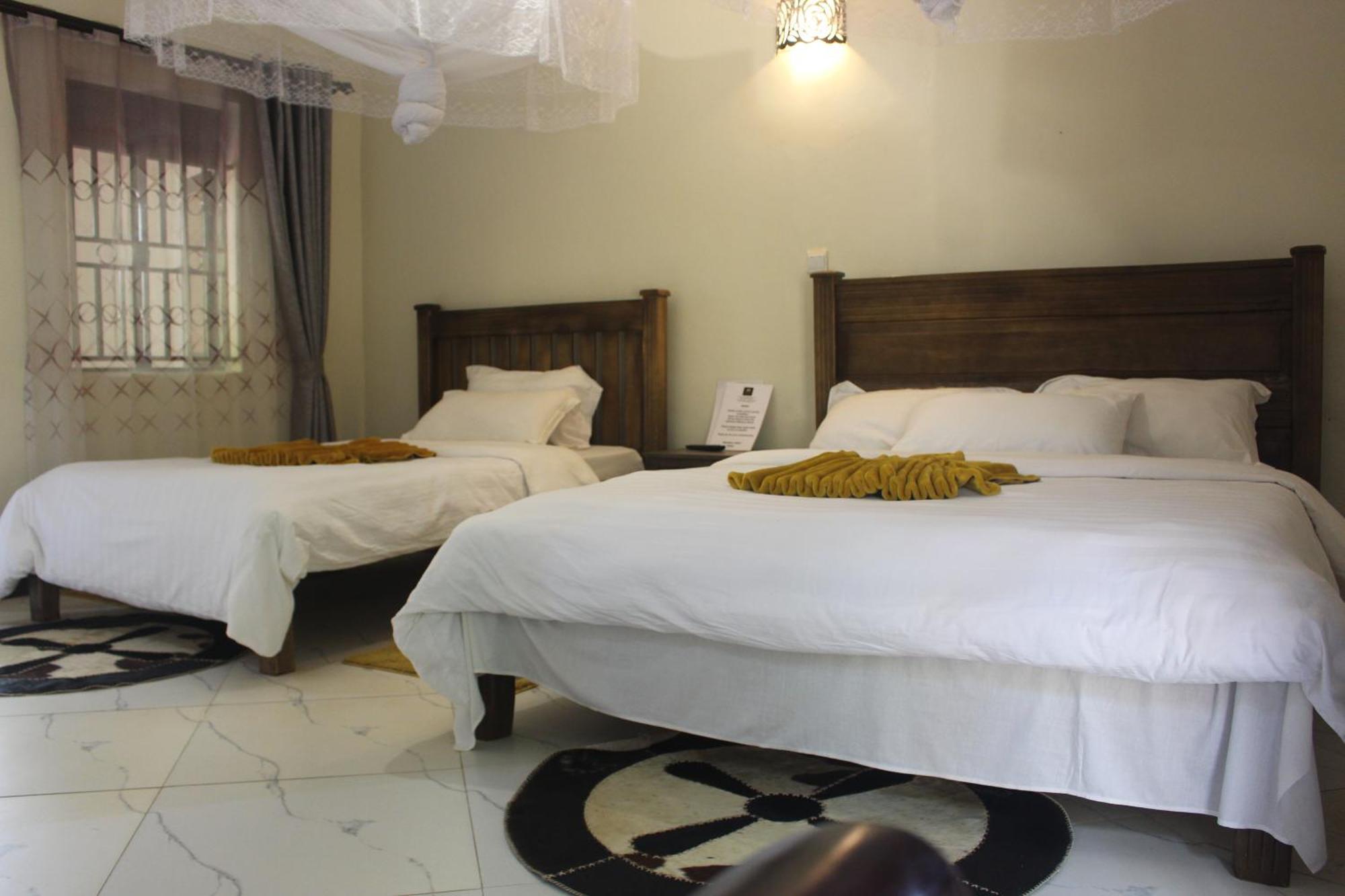Montane Safaris Hotel Fort Portal Extérieur photo