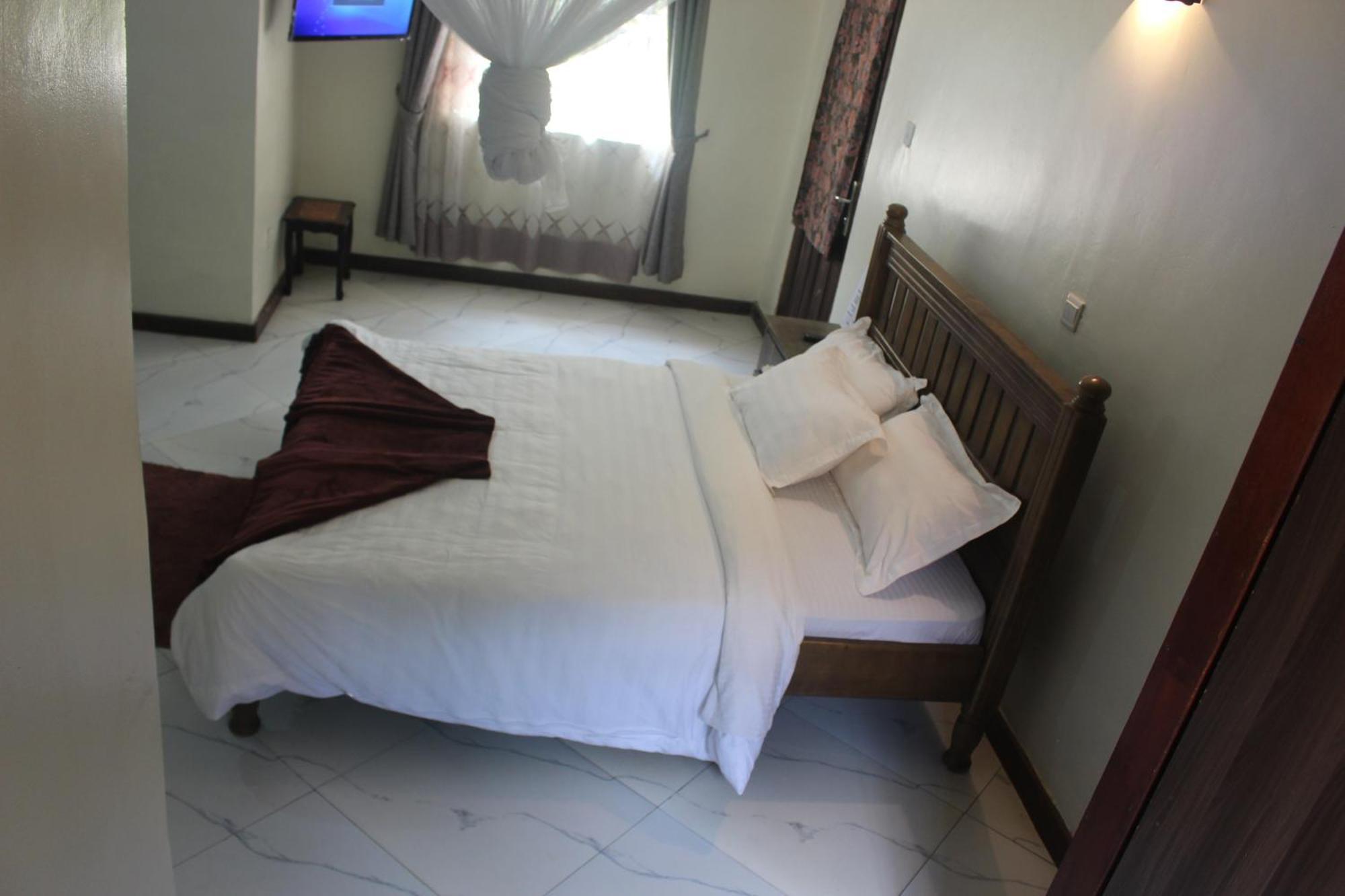 Montane Safaris Hotel Fort Portal Extérieur photo