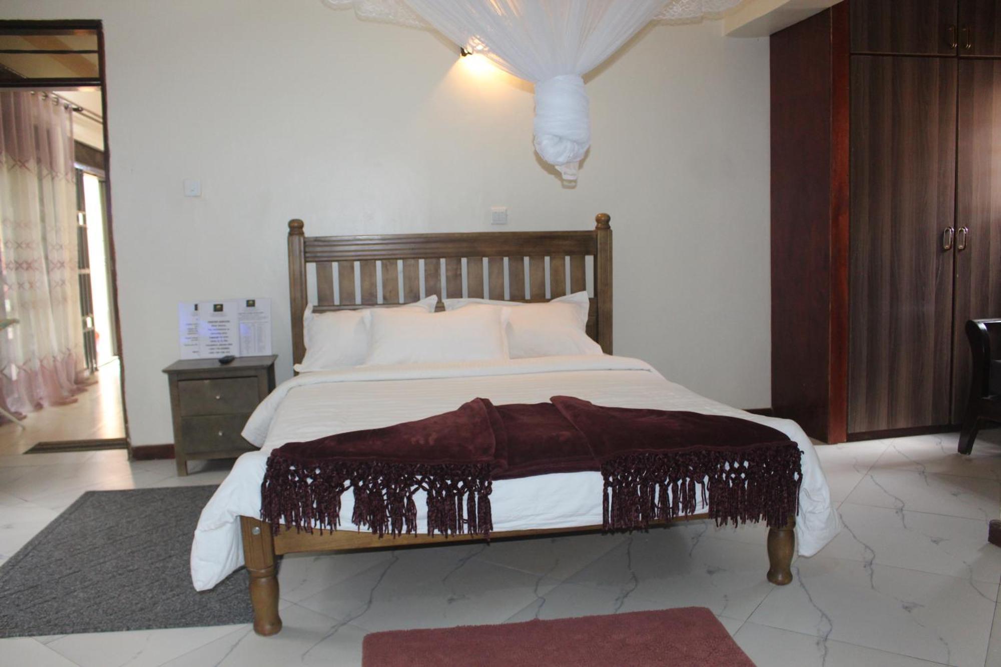 Montane Safaris Hotel Fort Portal Extérieur photo