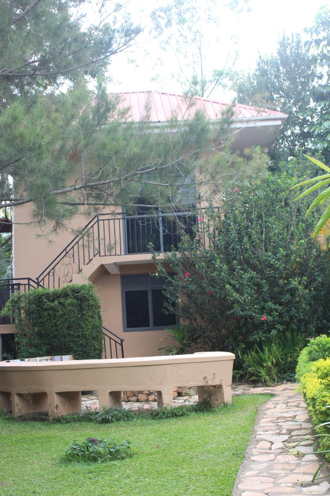 Montane Safaris Hotel Fort Portal Extérieur photo