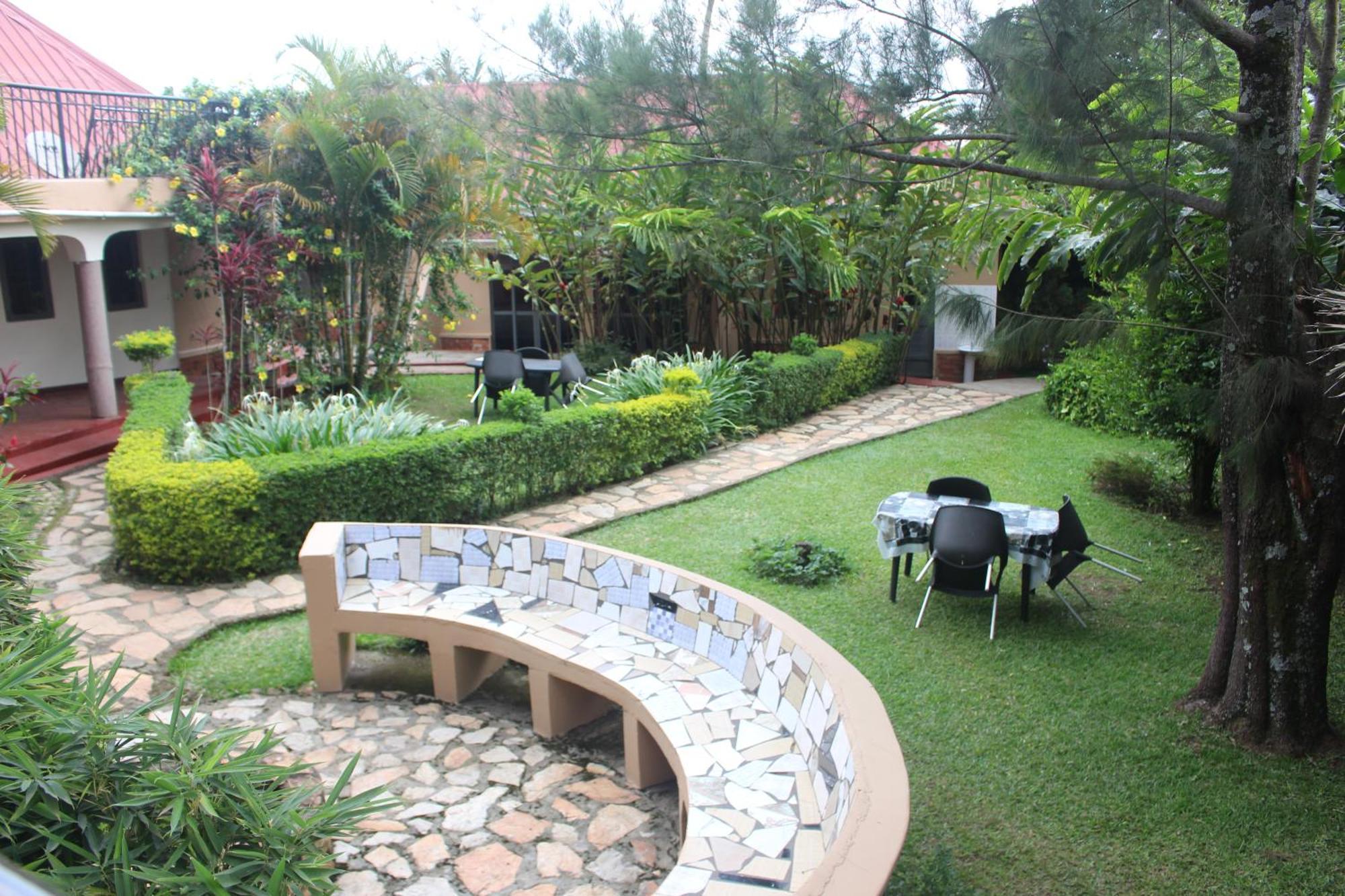 Montane Safaris Hotel Fort Portal Extérieur photo