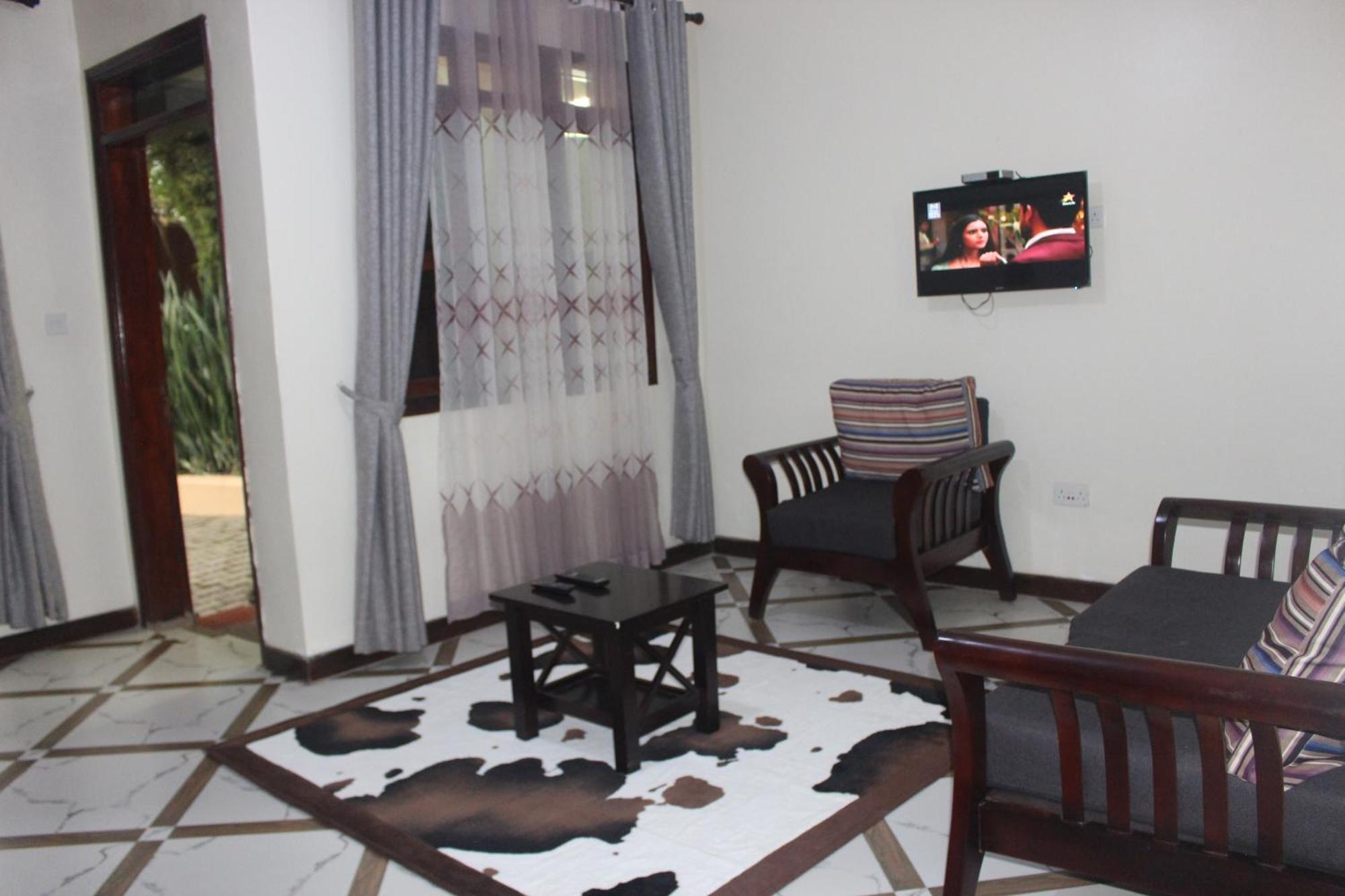 Montane Safaris Hotel Fort Portal Extérieur photo